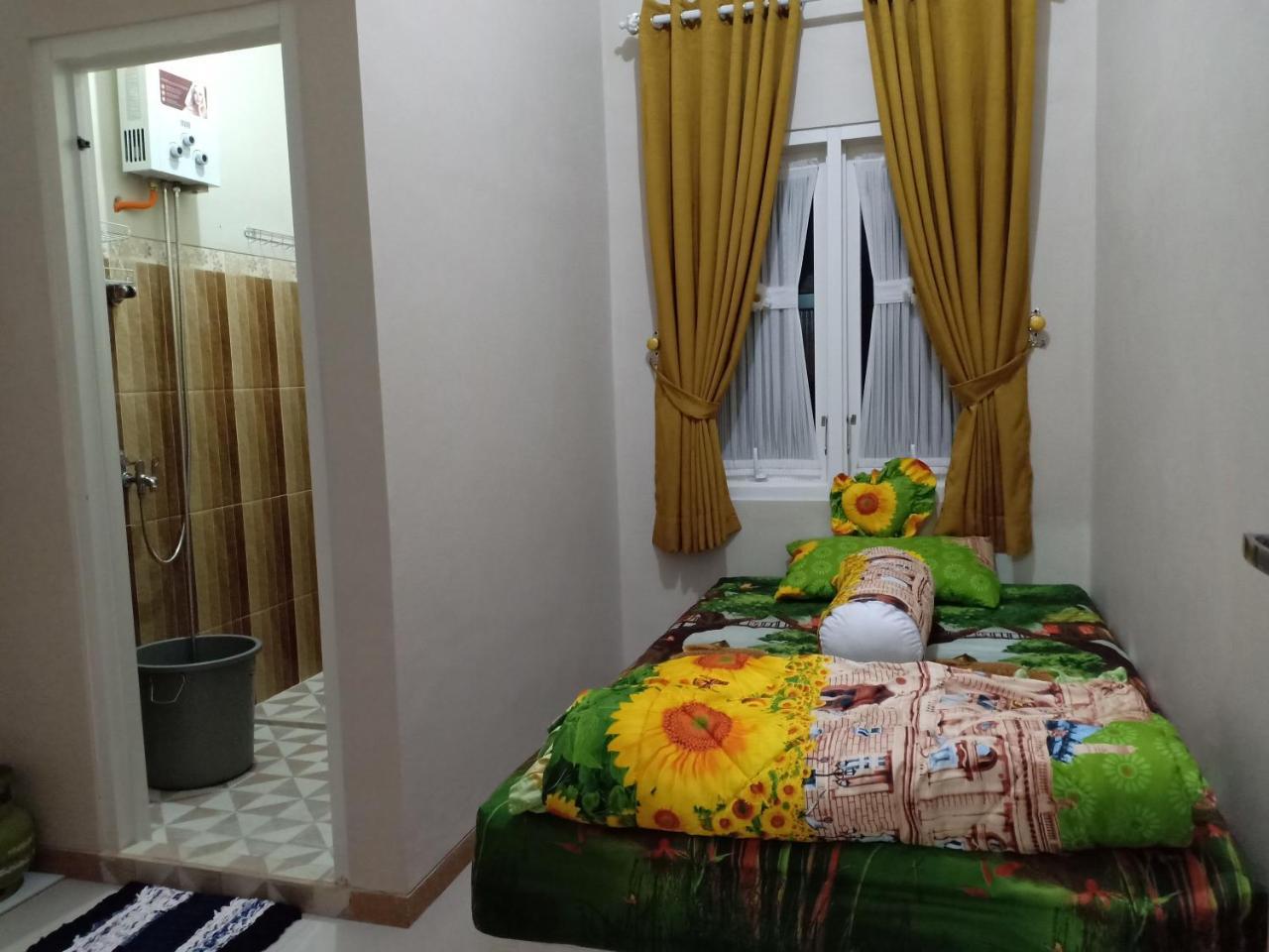 Green Homestay Malang Exterior foto