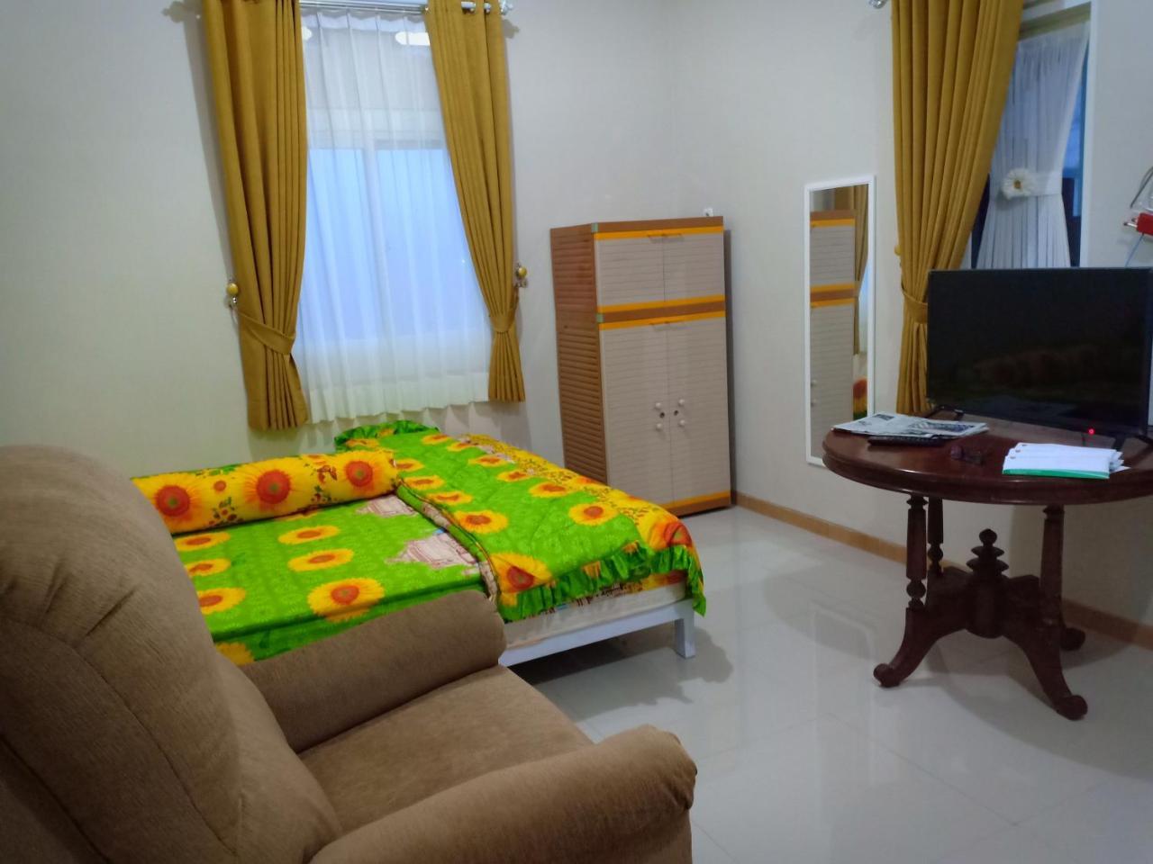 Green Homestay Malang Exterior foto