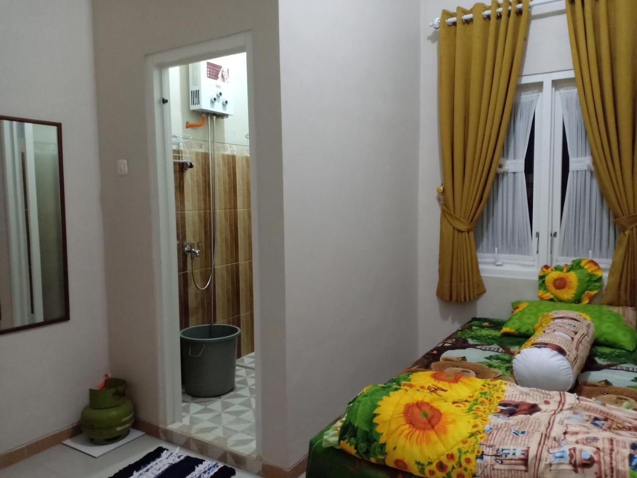 Green Homestay Malang Exterior foto