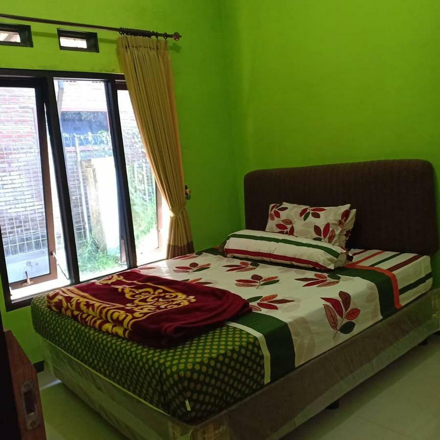 Green Homestay Malang Exterior foto